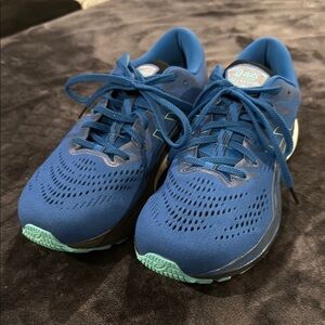 Mens Asics Gel Kayano 28 Running Shoes, size 11.5